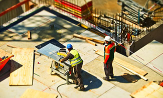 2 men working on construction site