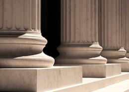 close-up-of-stone-pillars-of-courthouse
